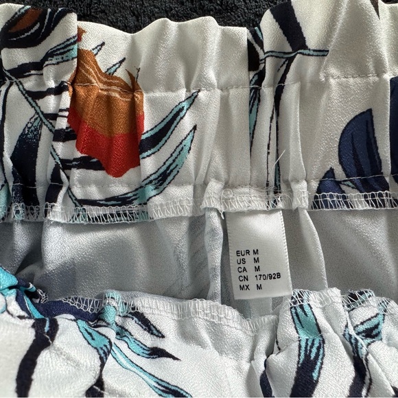 Sale🎉High Waist White & Blue Shorts with Tropical Print/Matching Camisole Set - Picture 5 of 6